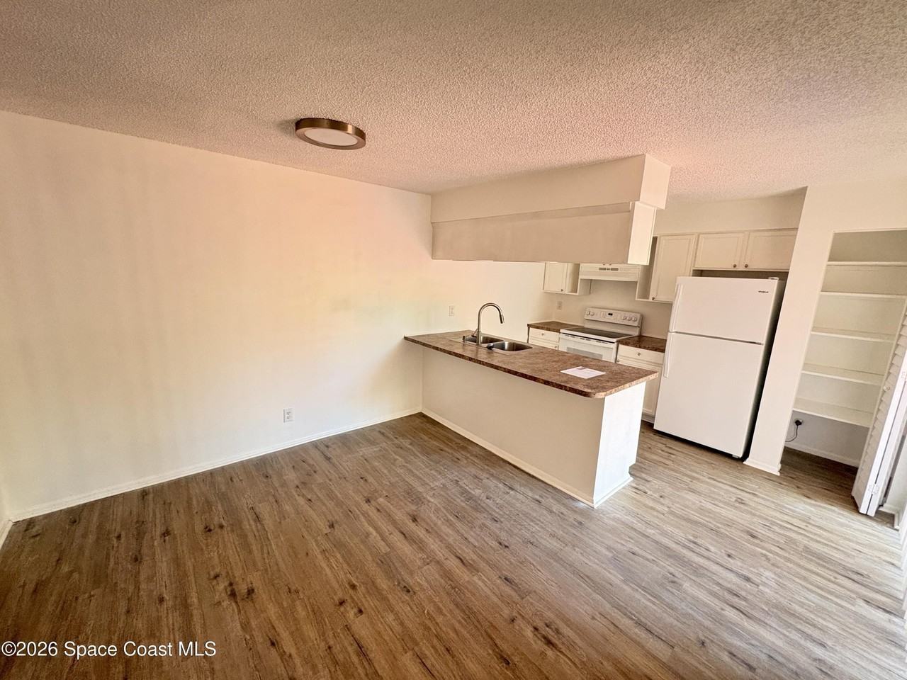 8787 Live Oak Ct - Photo 6 of 17