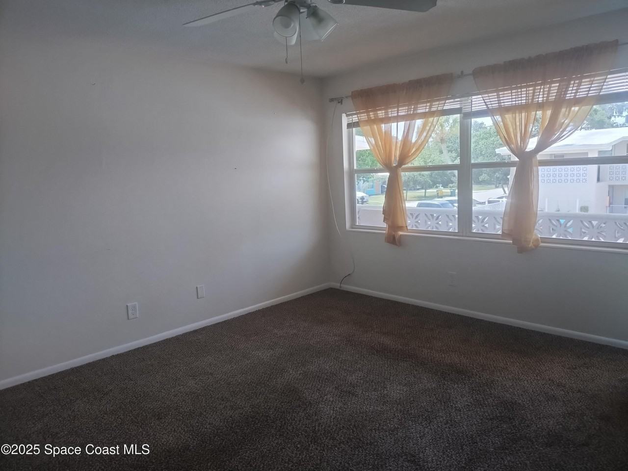 350 Woodland Ave #6 - Photo 6 of 22
