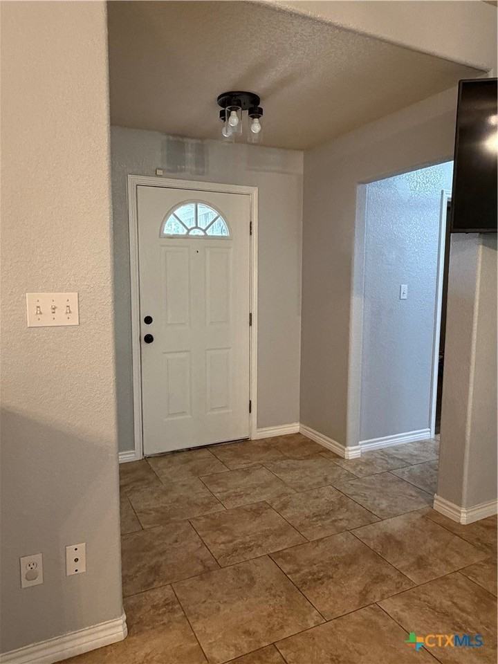 484 Cordova Loop - Photo 2 of 22