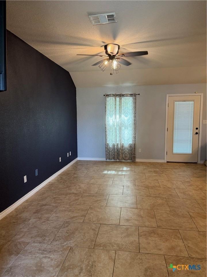 484 Cordova Loop - Photo 3 of 22