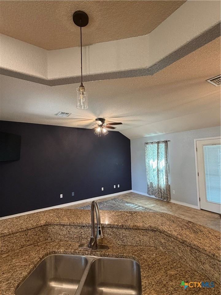 484 Cordova Loop - Photo 4 of 22