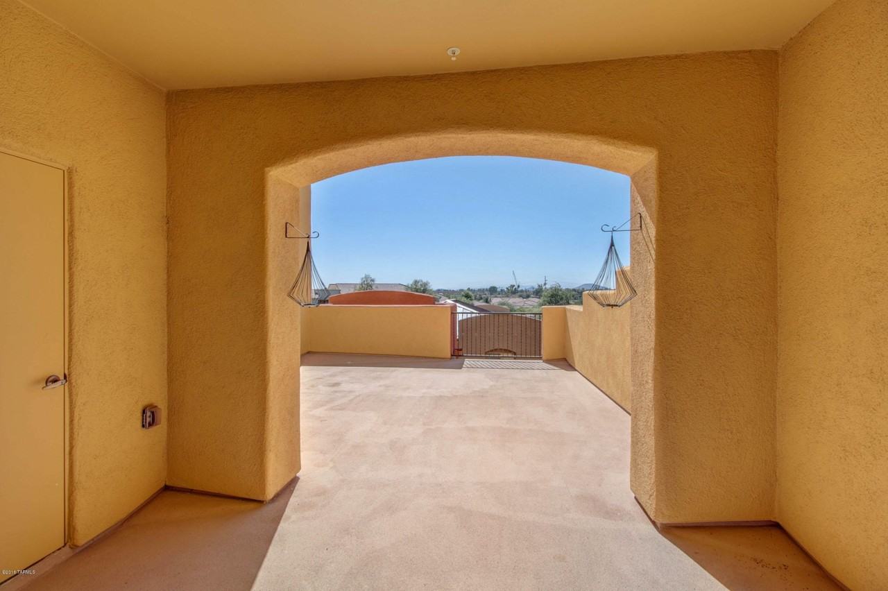 2418 E Blue Diamond Dr - Photo 2 of 9