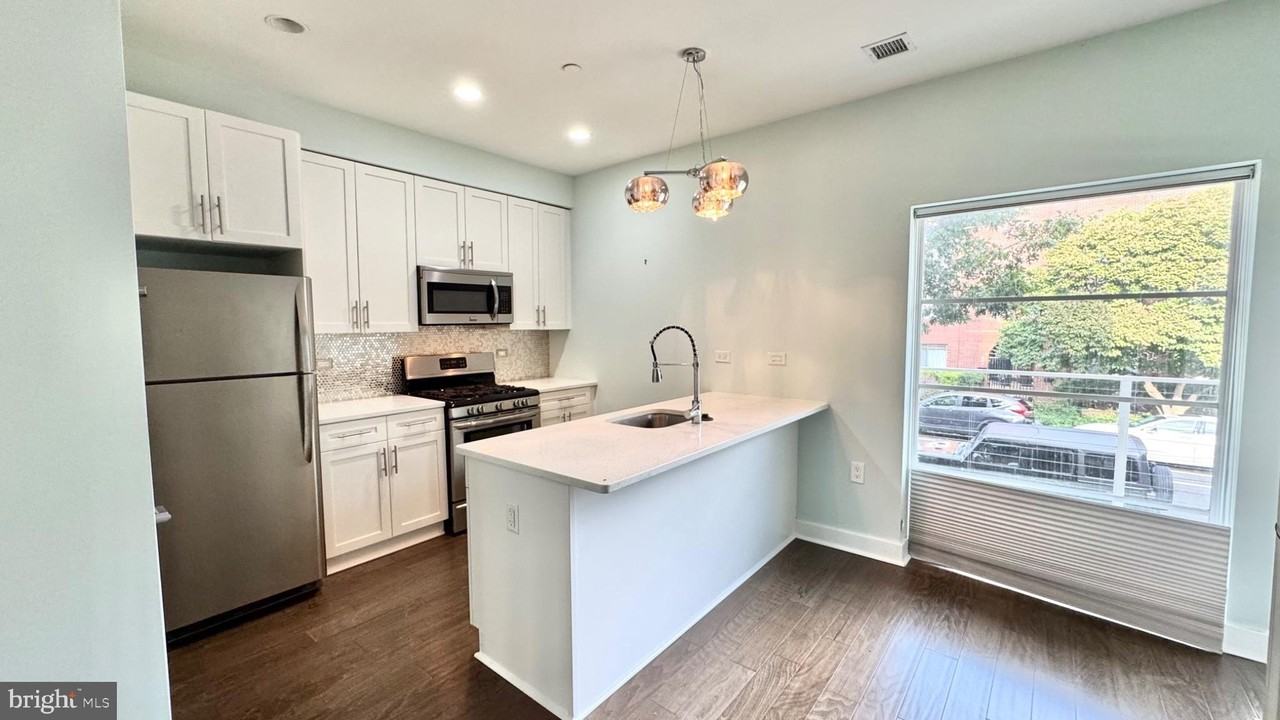 401 15th St Se #203 - Photo 3 of 13