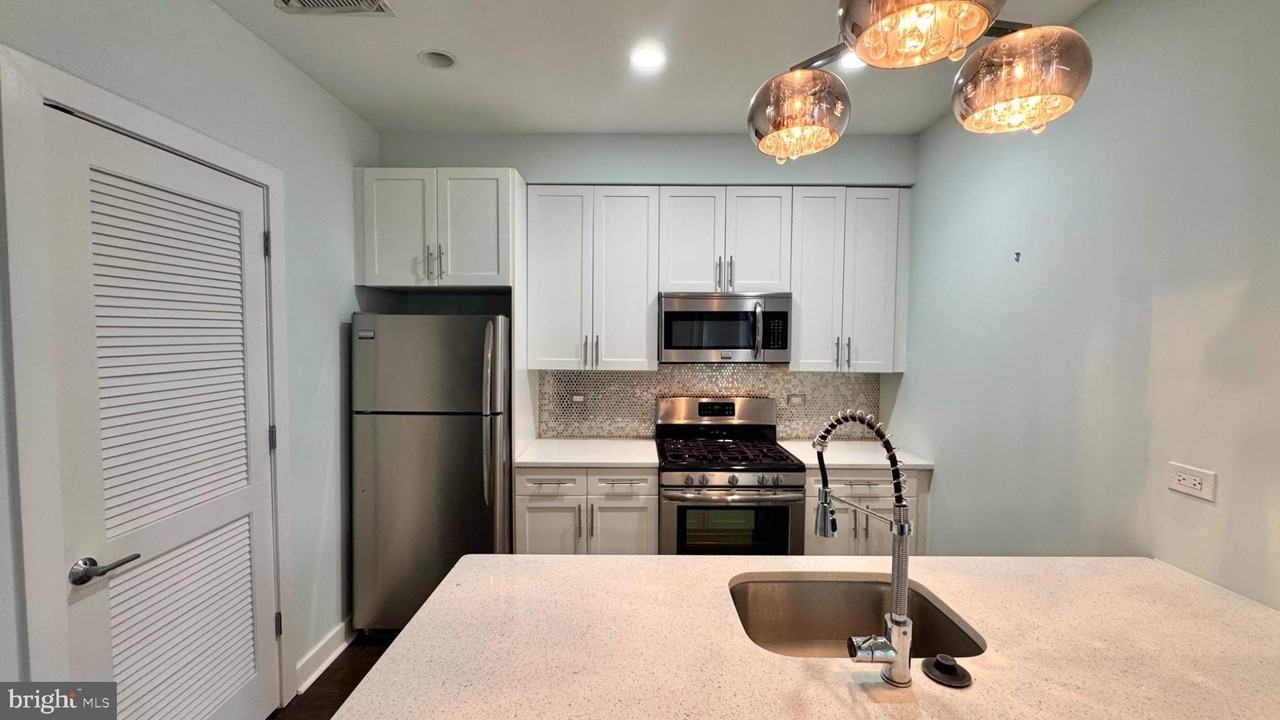 401 15th St Se #203 - Photo 5 of 13