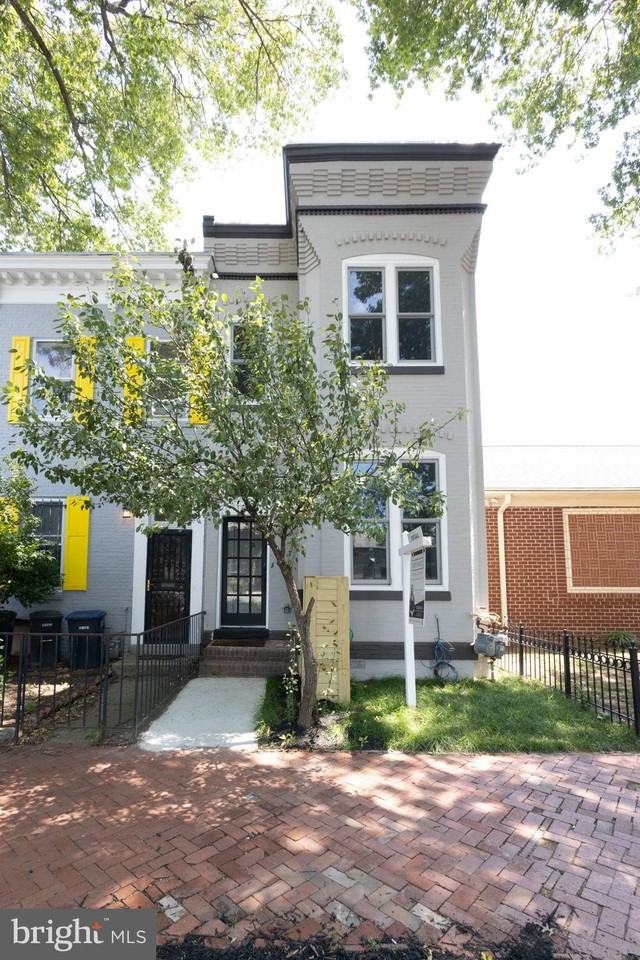 1239 5th St Nw #1 - Photo 3 of 38