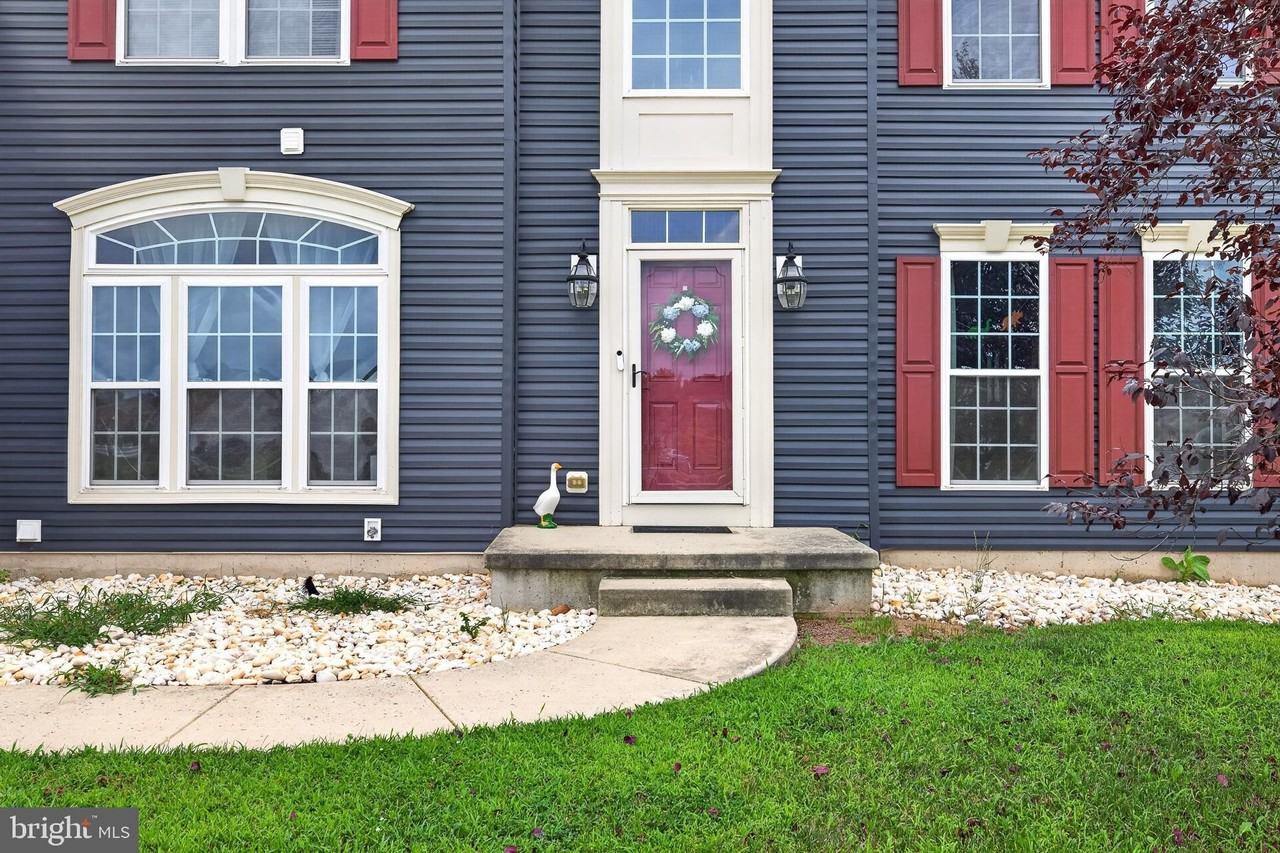 206 Markham Ct - Photo 4 of 42