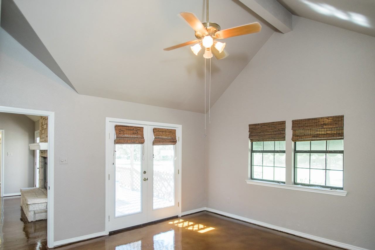 39 Palmer Ln - Photo 4 of 19