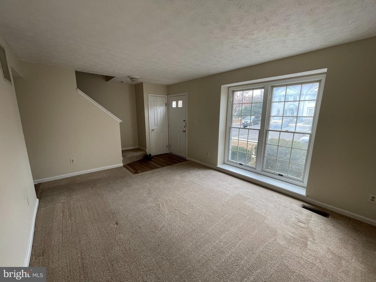 2134 Commissary Cir - Photo 2 of 41