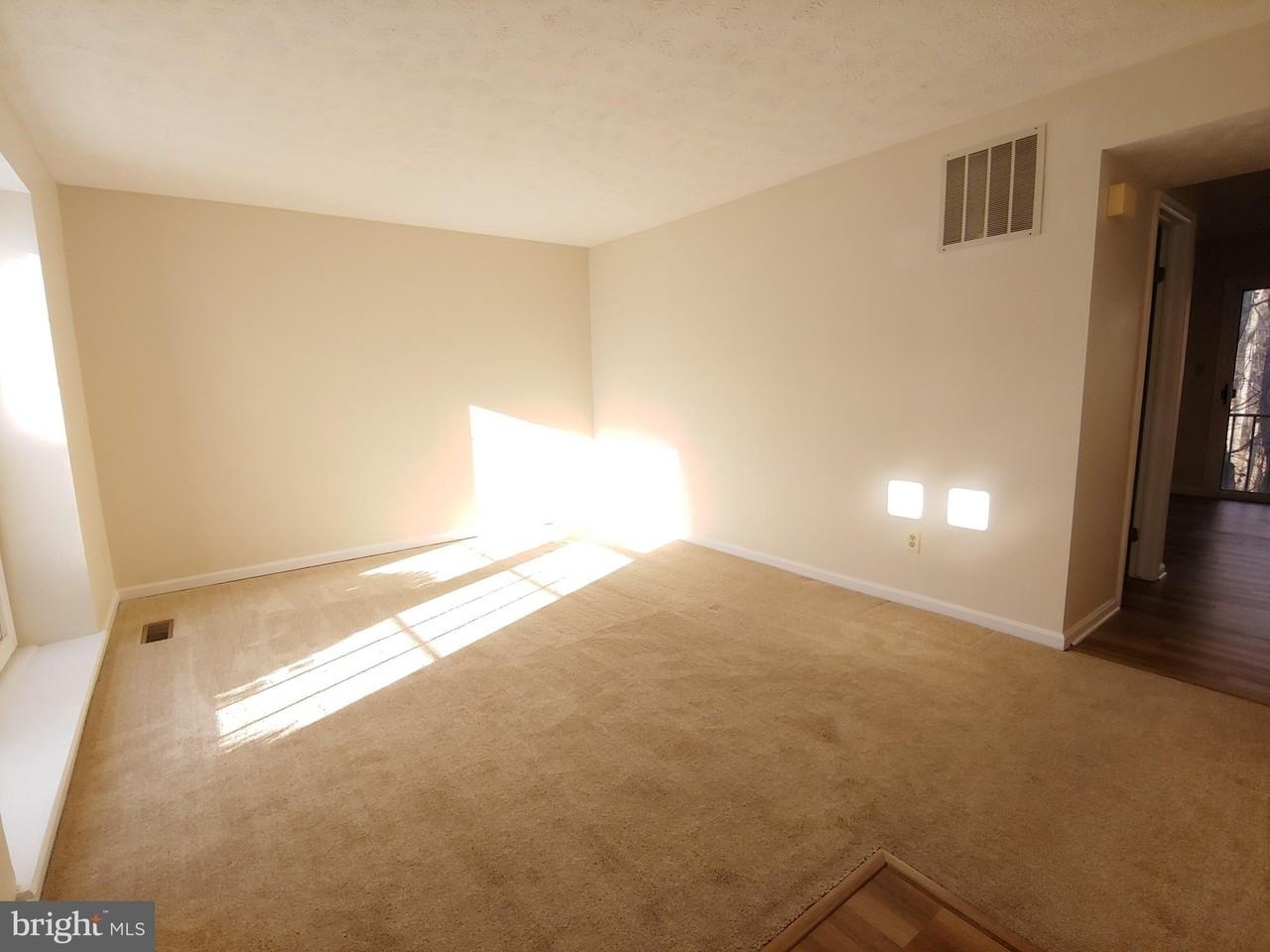 2134 Commissary Cir - Photo 3 of 41