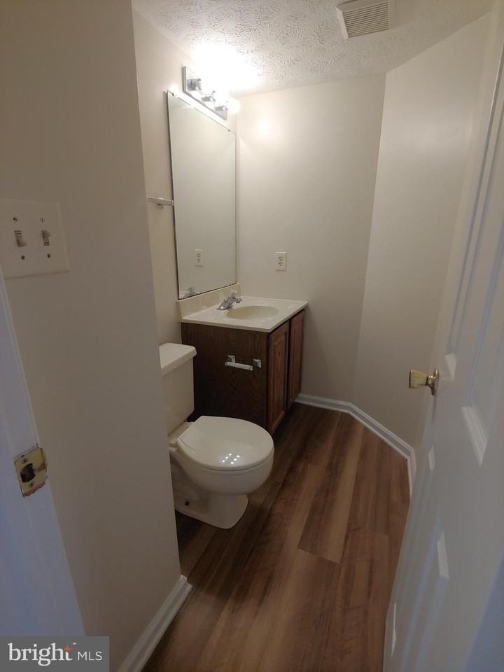 2134 Commissary Cir - Photo 4 of 41