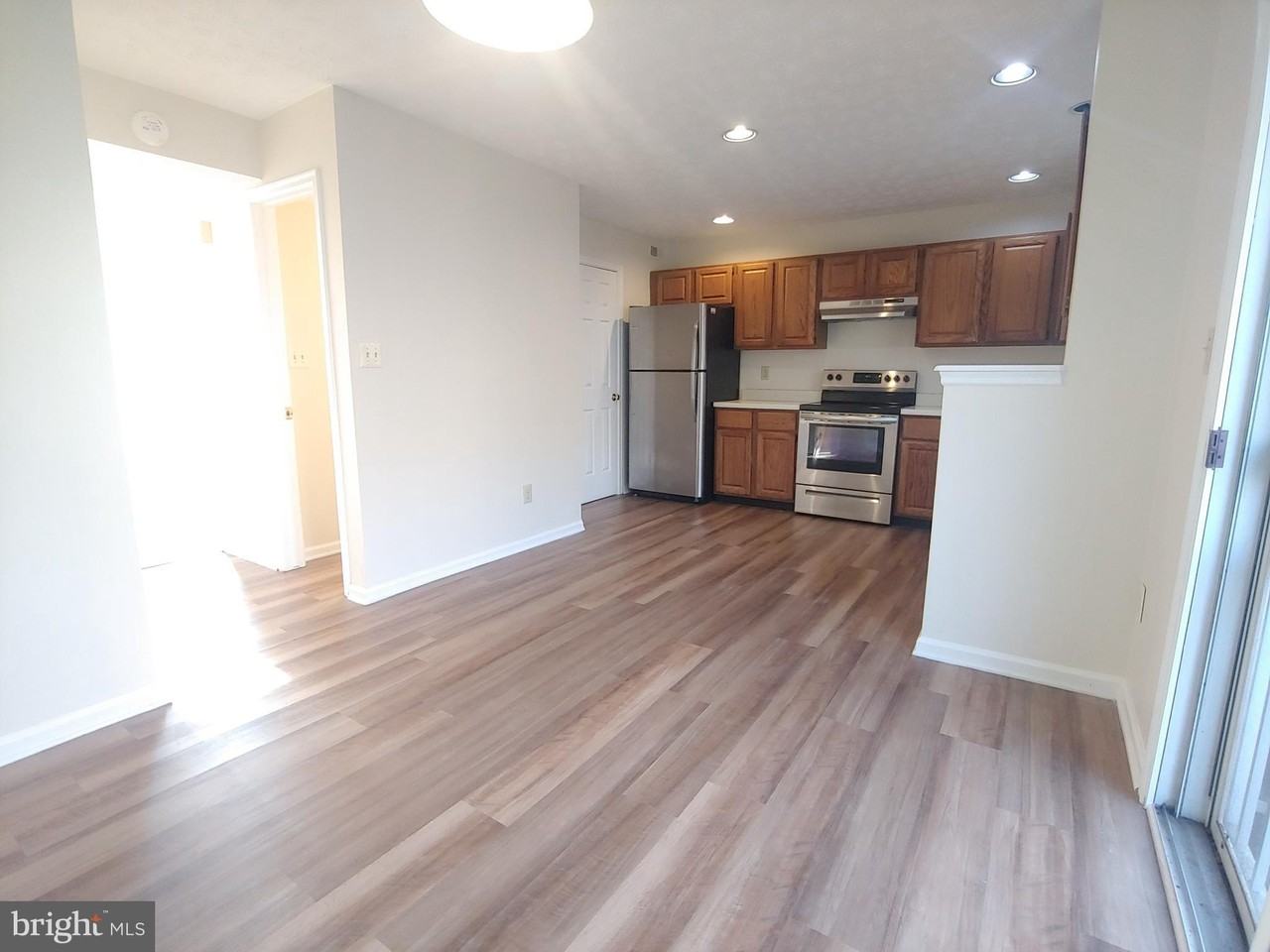 2134 Commissary Cir - Photo 5 of 41