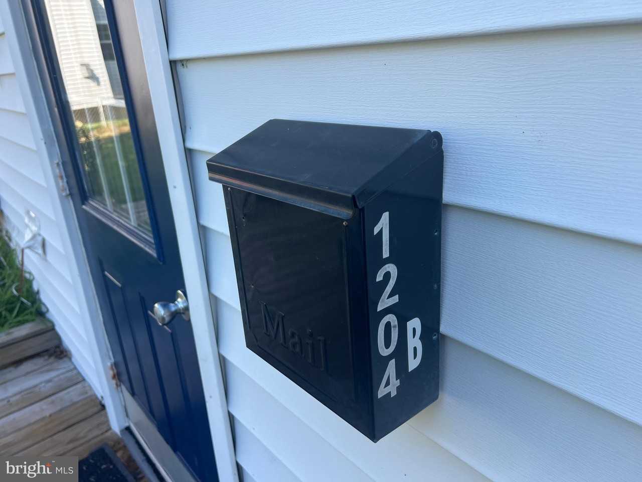 1204 Chesapeake Dr - Photo 2 of 14