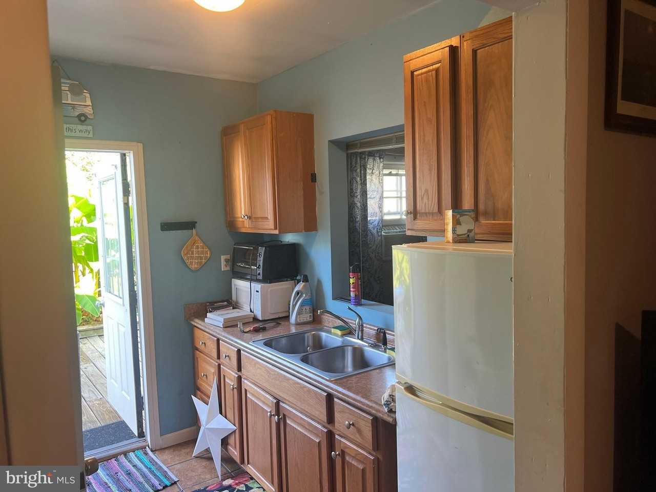1204 Chesapeake Dr - Photo 5 of 14