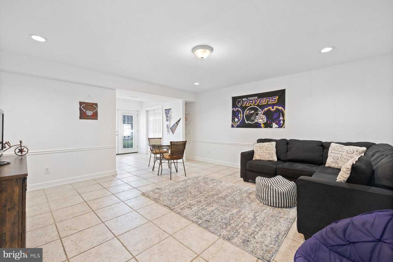 1800 Greer Ct - Photo 3 of 19