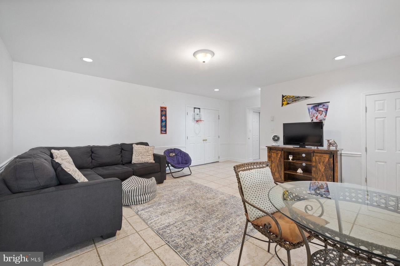 1800 Greer Ct - Photo 4 of 19