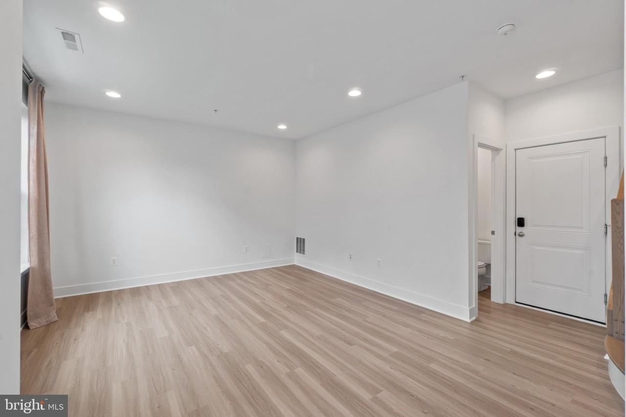 3307 Streamlet Ln - Photo 5 of 24