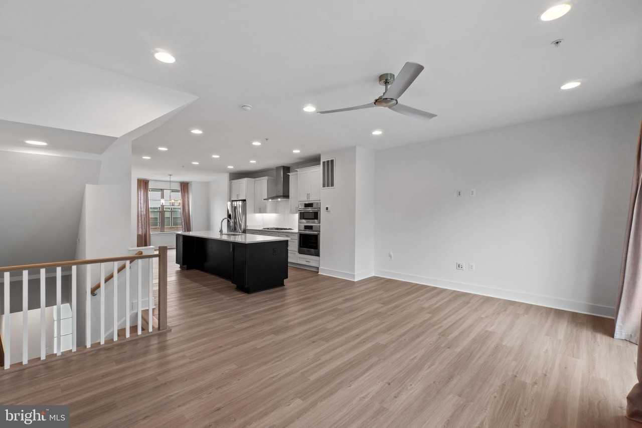 3307 Streamlet Ln - Photo 7 of 24