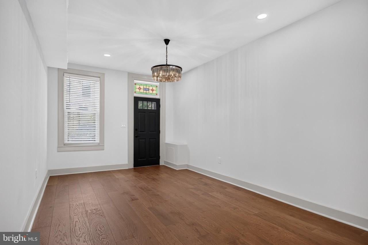 3031 Elliott St - Photo 6 of 42