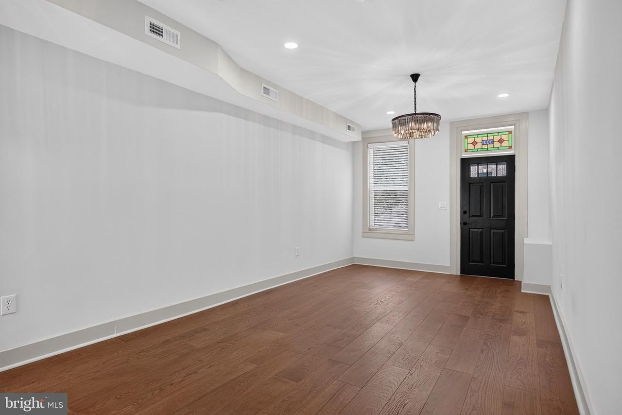 3031 Elliott St - Photo 7 of 42