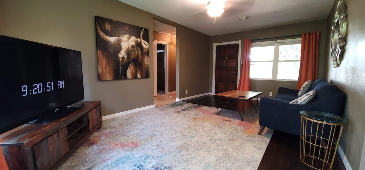3425 Rebecca St - Photo 5 of 17