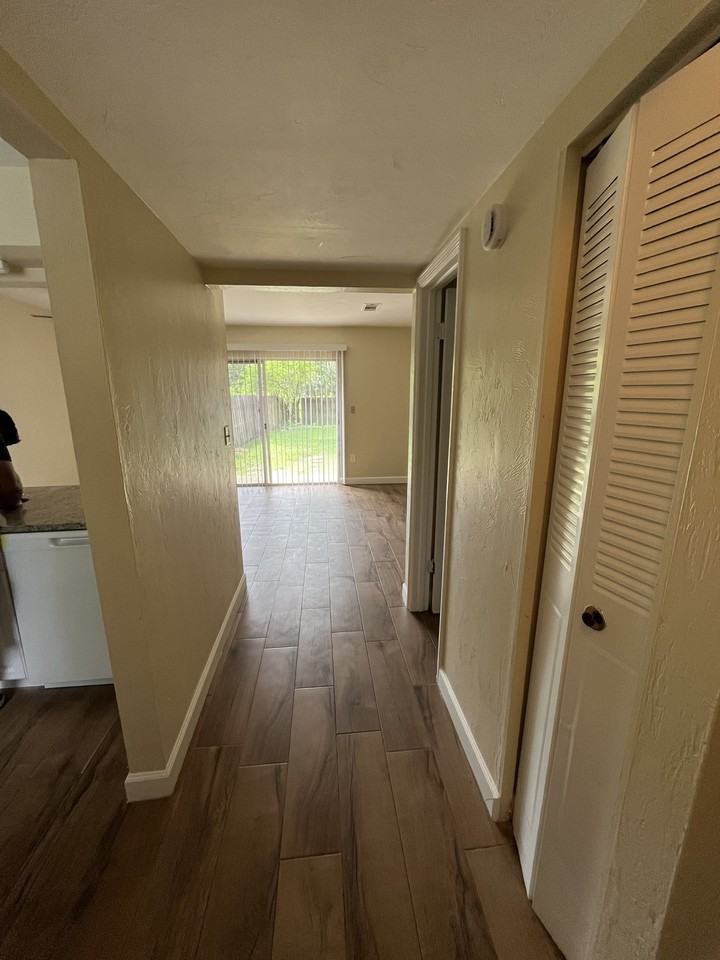 7214 Sw 44th Pl #C - Photo 4 of 25