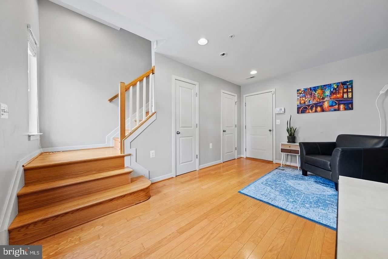 1445 Trafalgar Ln - Photo 2 of 21