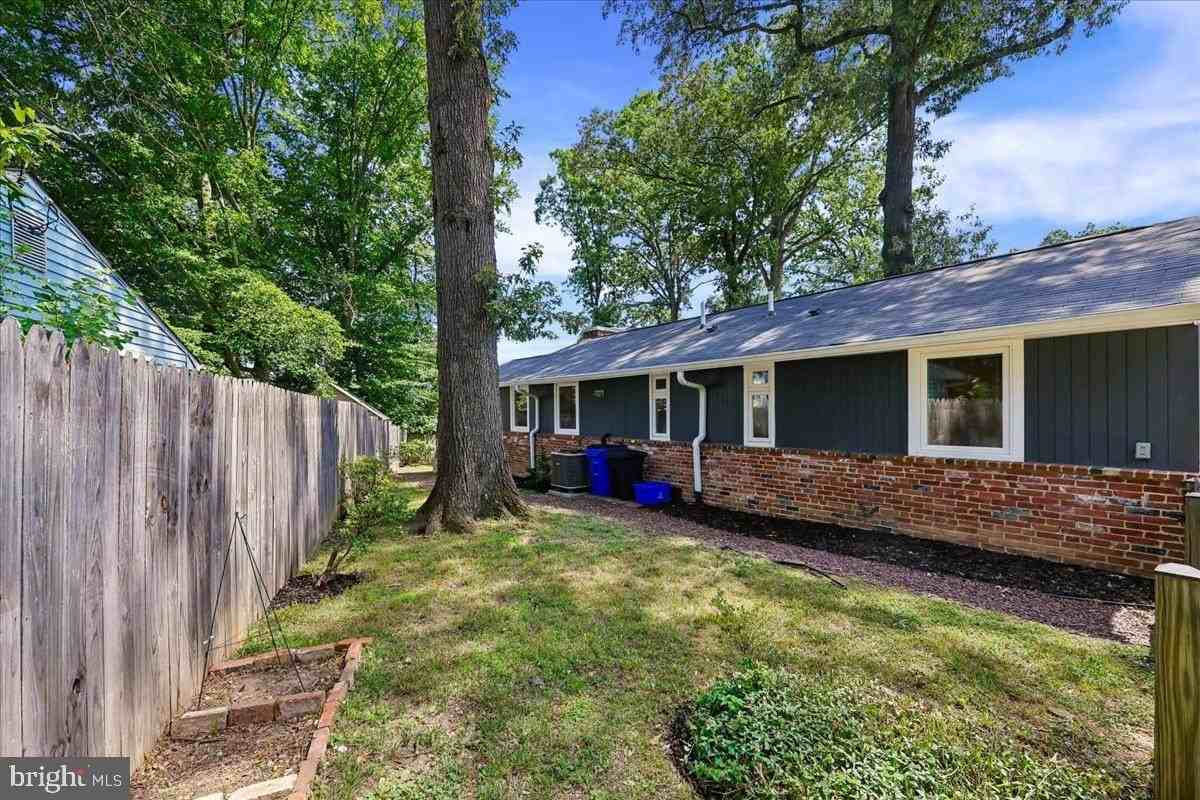 8407 Tahona Dr - Photo 5 of 29