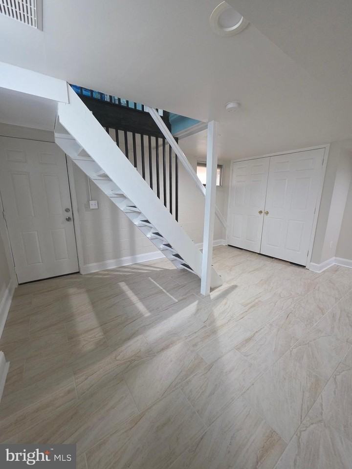 6912 Furness Ave - Photo 3 of 28