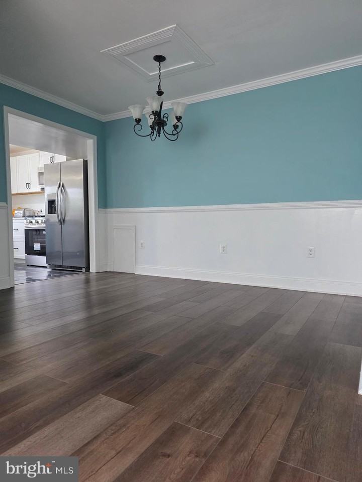 6912 Furness Ave - Photo 4 of 28