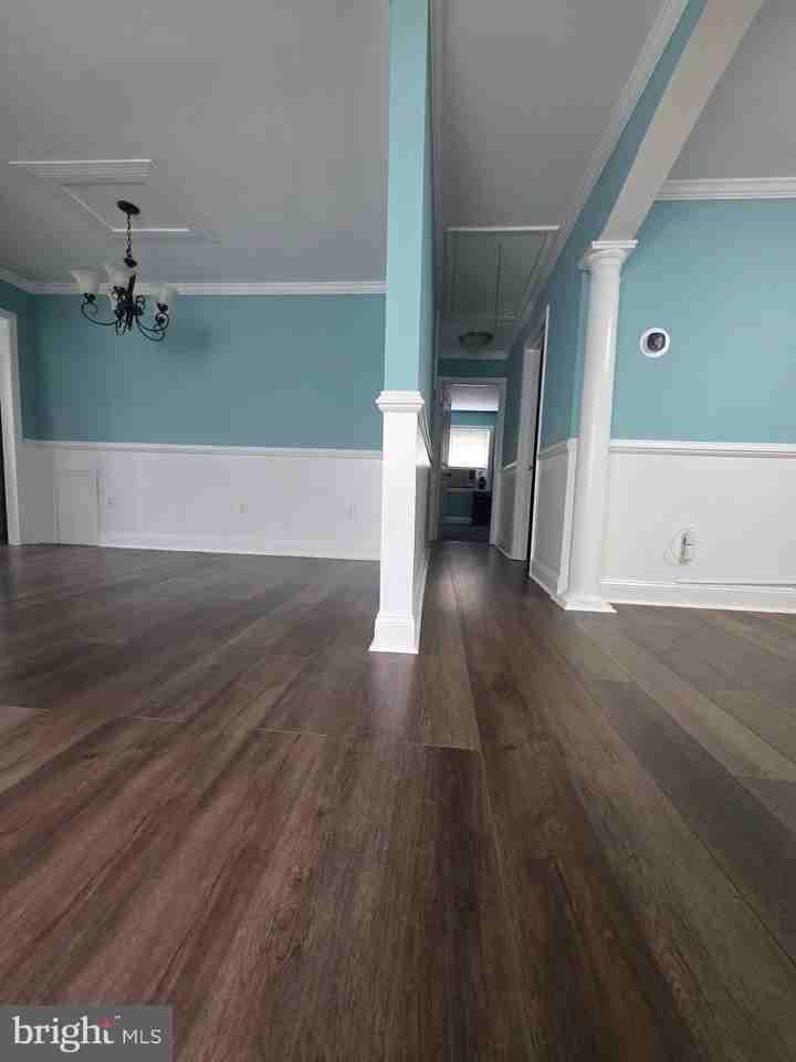 6912 Furness Ave - Photo 5 of 28