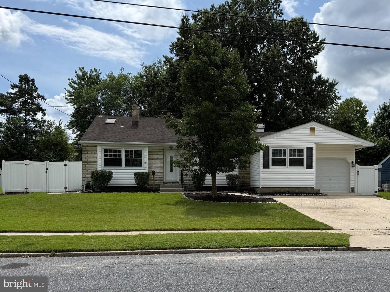 417 Greenview Rd - Photo 2 of 38