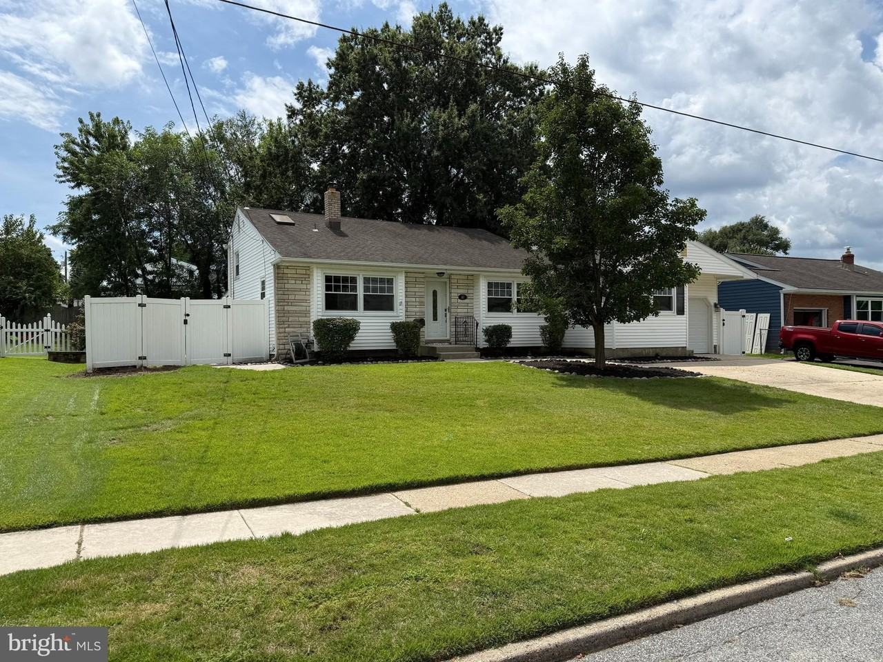 417 Greenview Rd - Photo 3 of 38