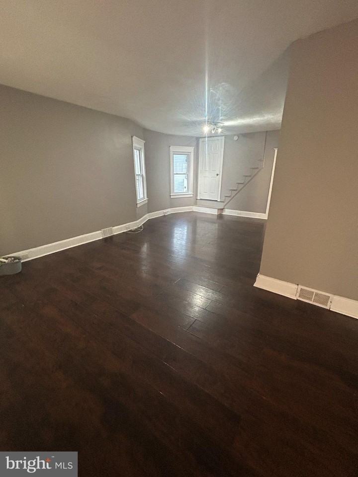296 Homecrest Ave - Photo 4 of 10