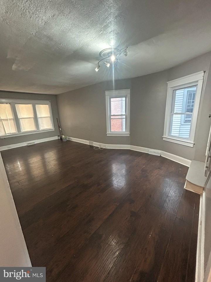 296 Homecrest Ave - Photo 5 of 10