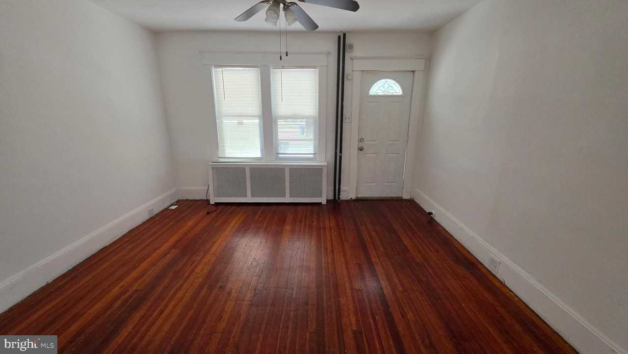 921 Revere Ave - Photo 2 of 11