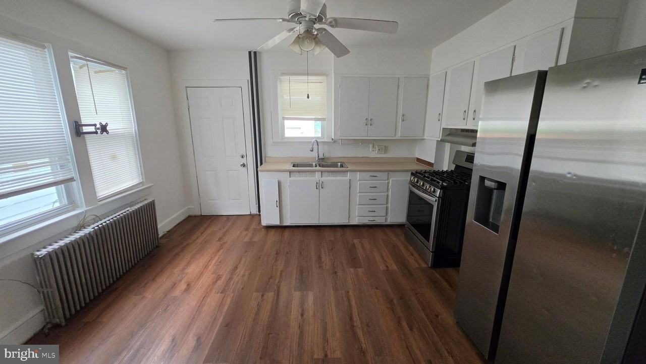 921 Revere Ave - Photo 3 of 11