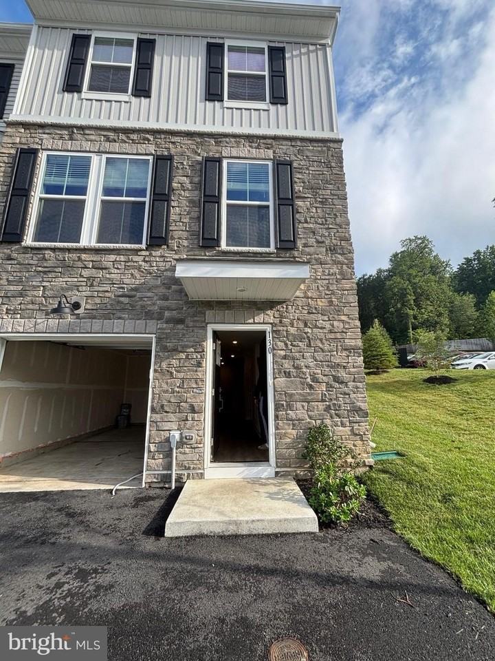 130 Abramo Victor Dr - Photo 2 of 23