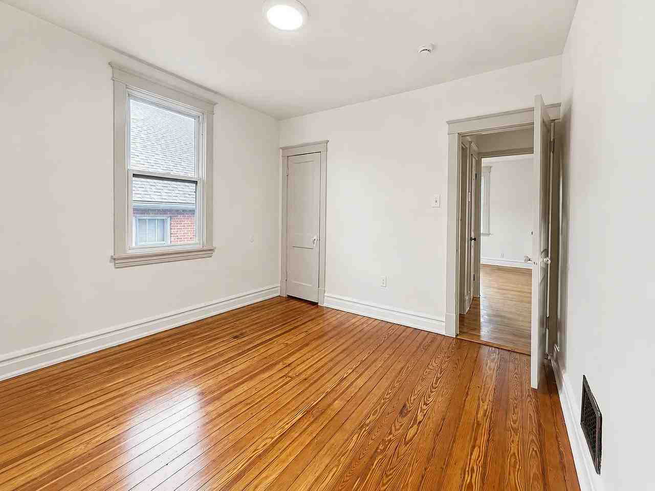 8527 Philo Ave - Photo 4 of 19