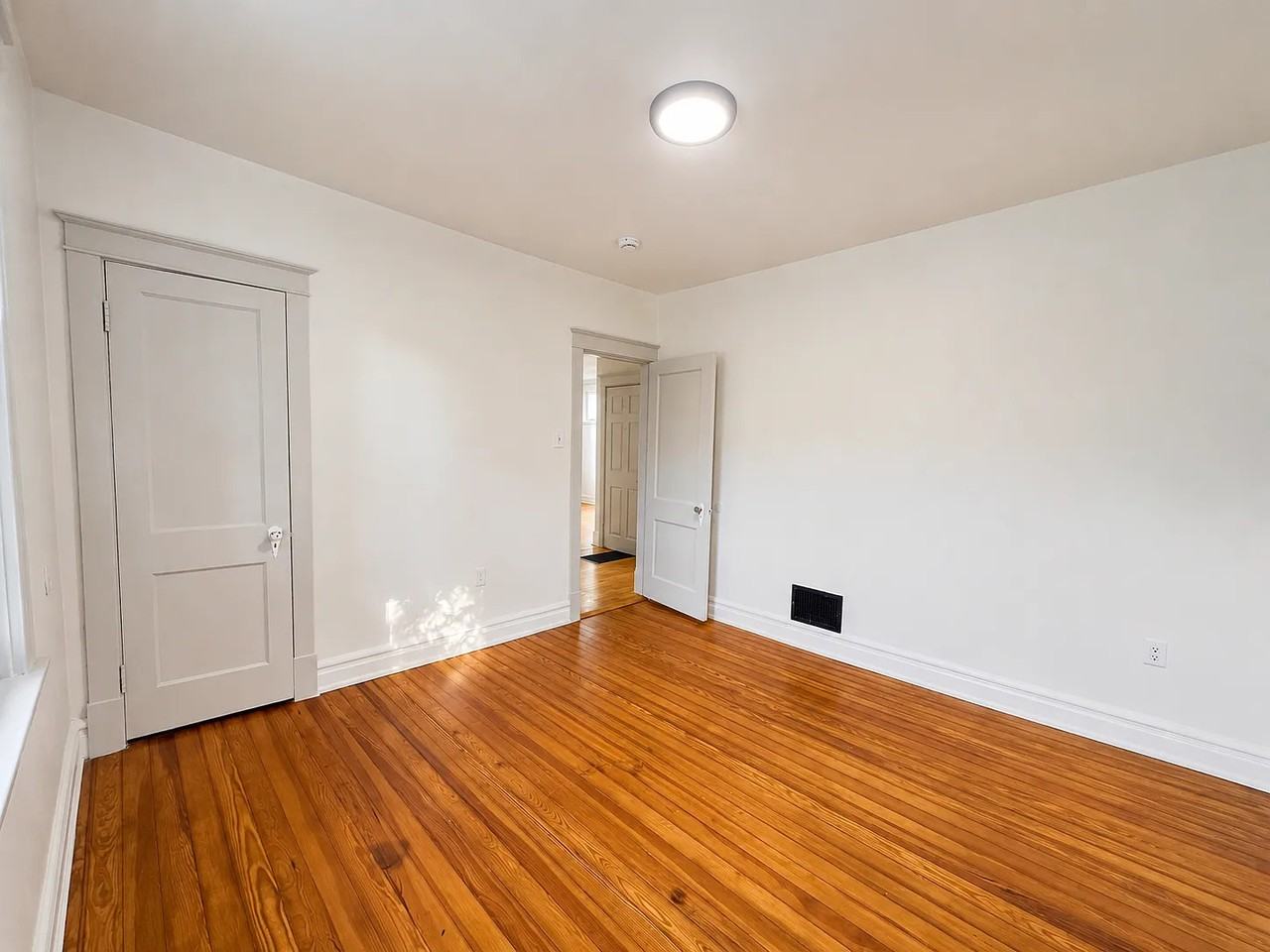 8527 Philo Ave - Photo 5 of 19