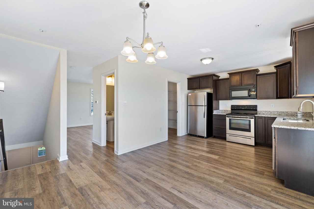 2055 Clinton Ave - Photo 4 of 25