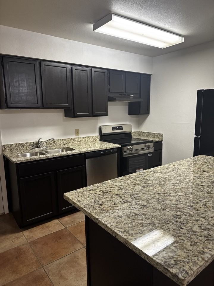 544 S Main Ave - Photo 2 of 2