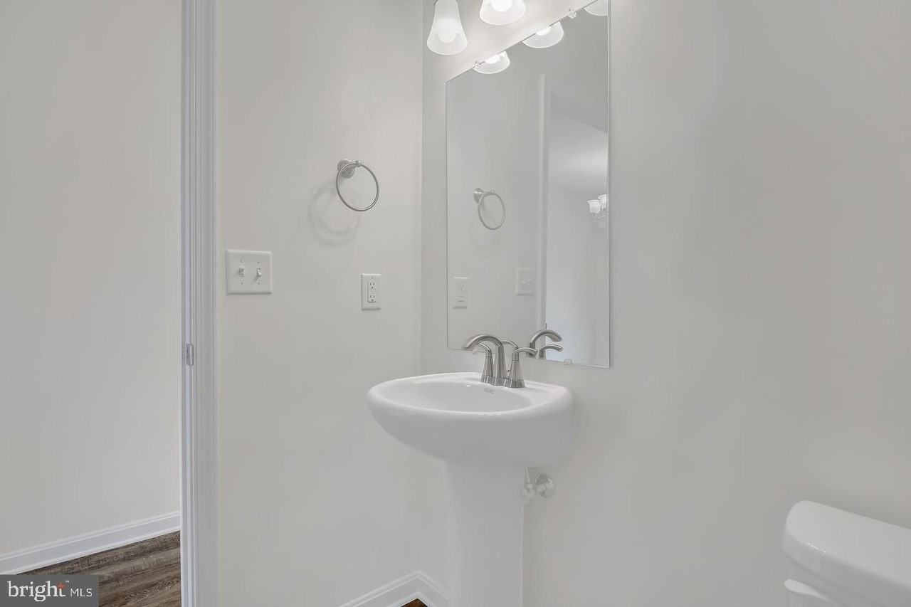 3084 Clinton Ave - Photo 4 of 18