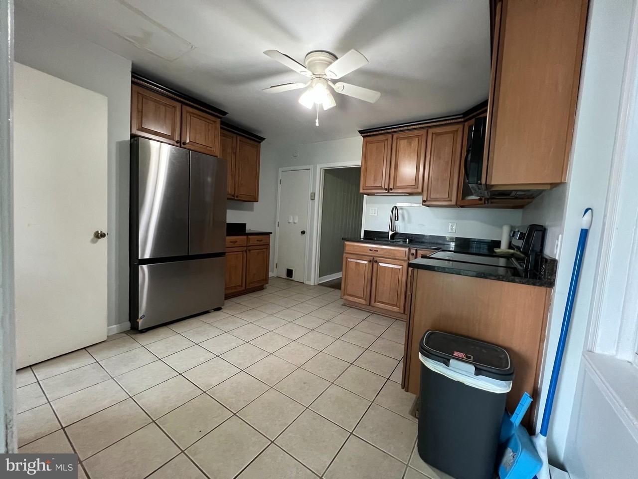 333 E Landis St - Photo 6 of 15