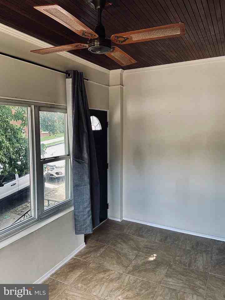 4617 Silverwood St - Photo 3 of 21