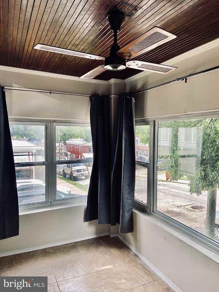 4617 Silverwood St - Photo 4 of 21