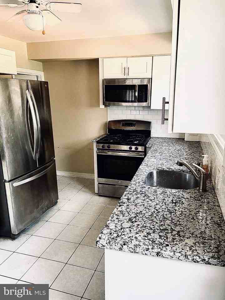 4617 Silverwood St - Photo 7 of 21