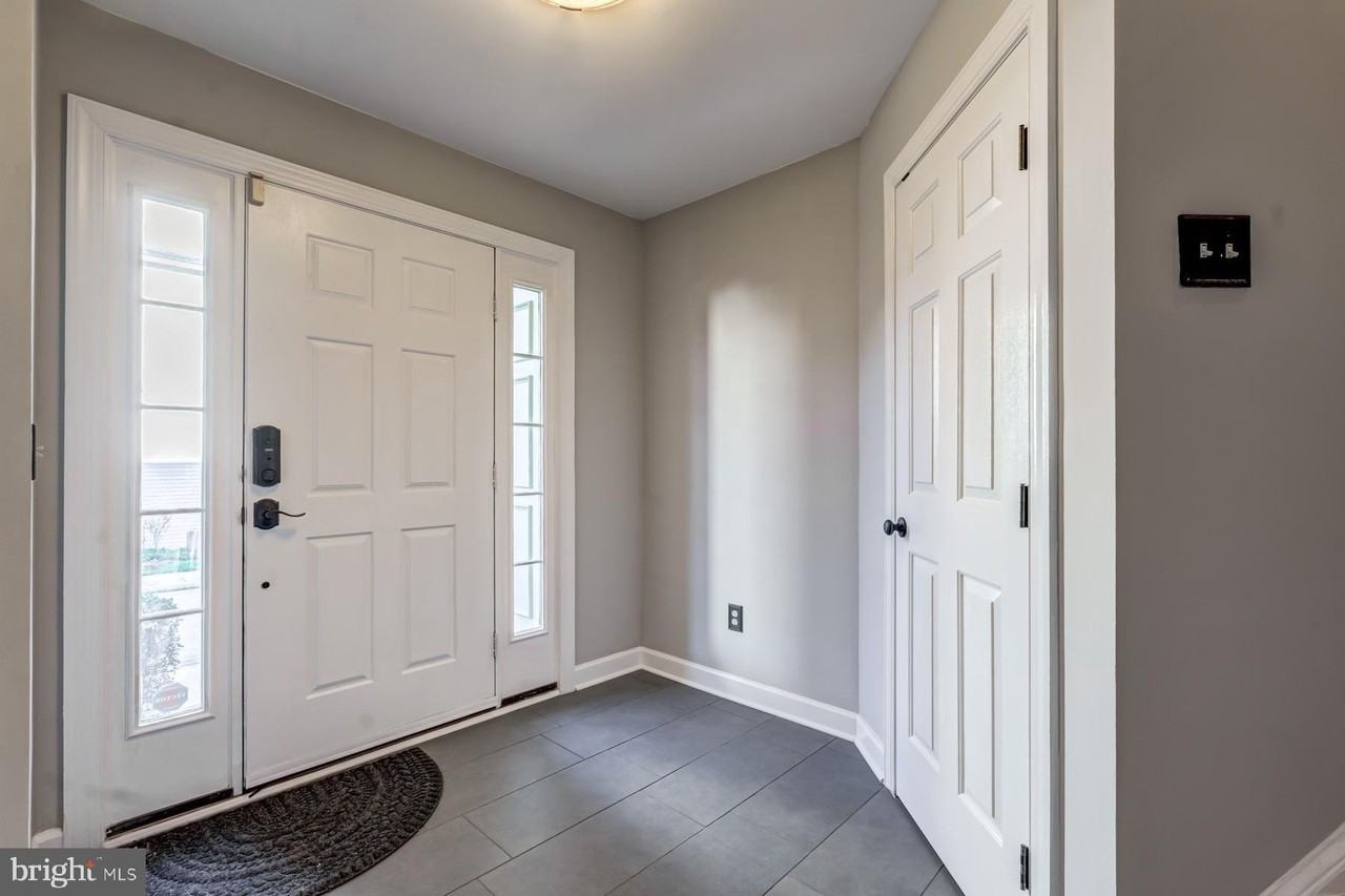 5820 Pearson Ln - Photo 4 of 49