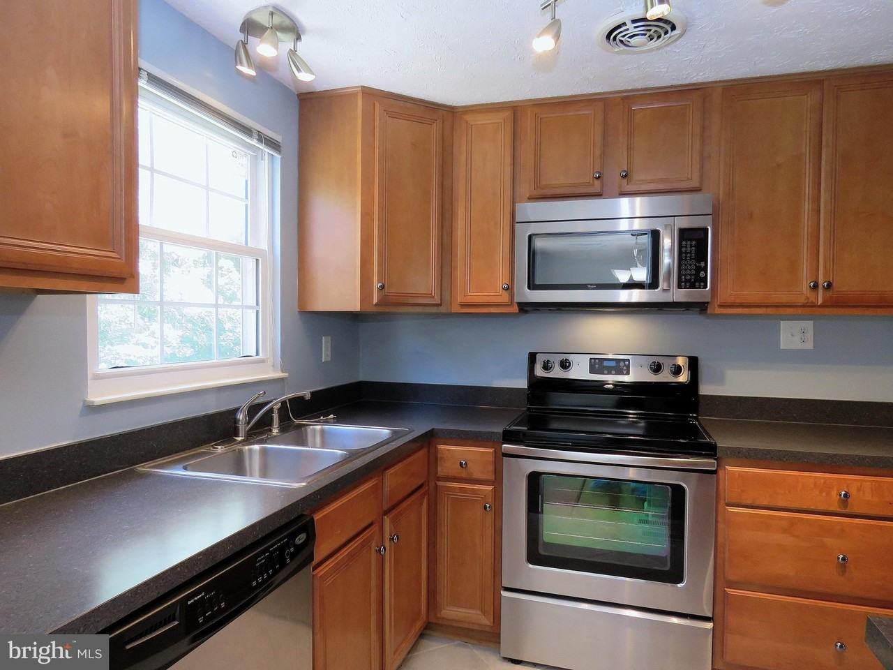 7125 Vantage Dr - Photo 2 of 40