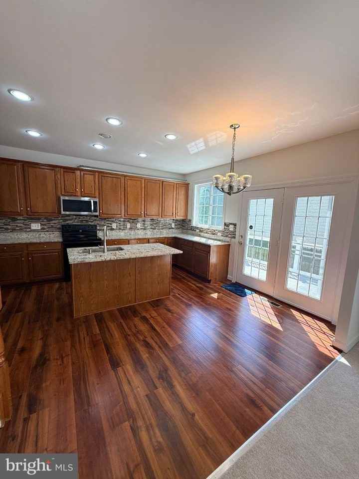 8140 Gilroy Dr - Photo 4 of 48