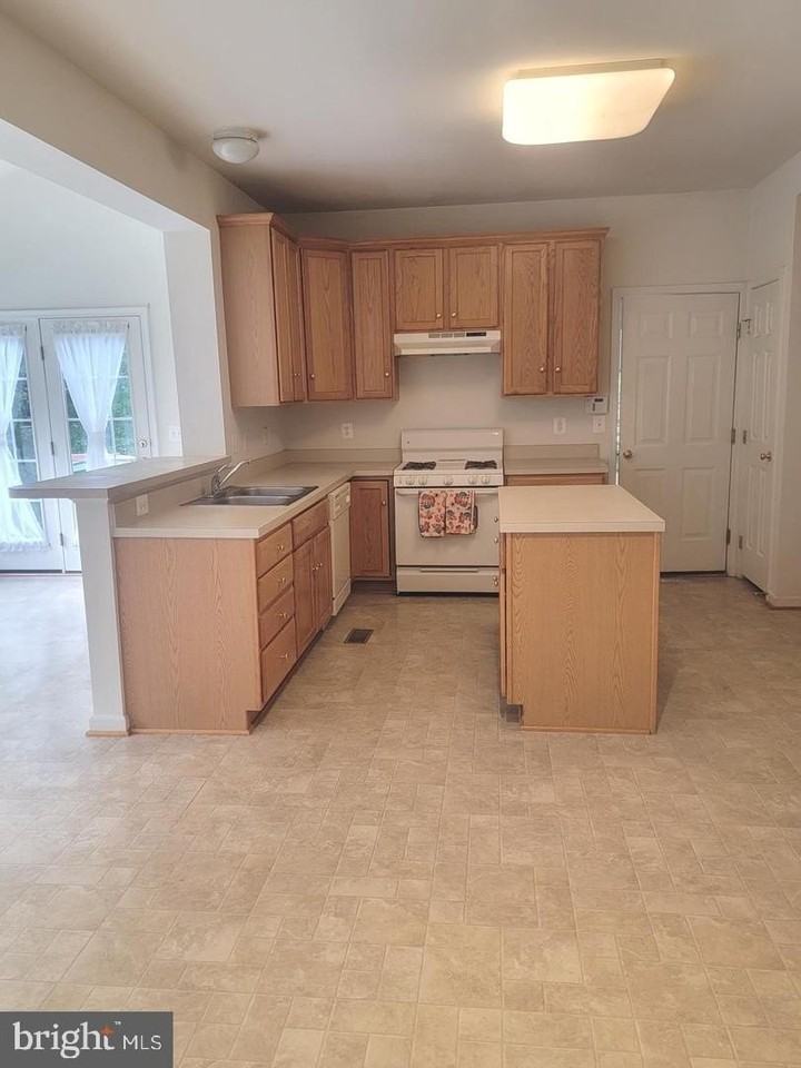 440 Reedy Creek Rd - Photo 5 of 24